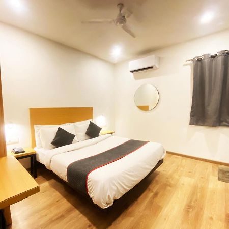 Hotel White Saffron New Delhi Exterior photo
