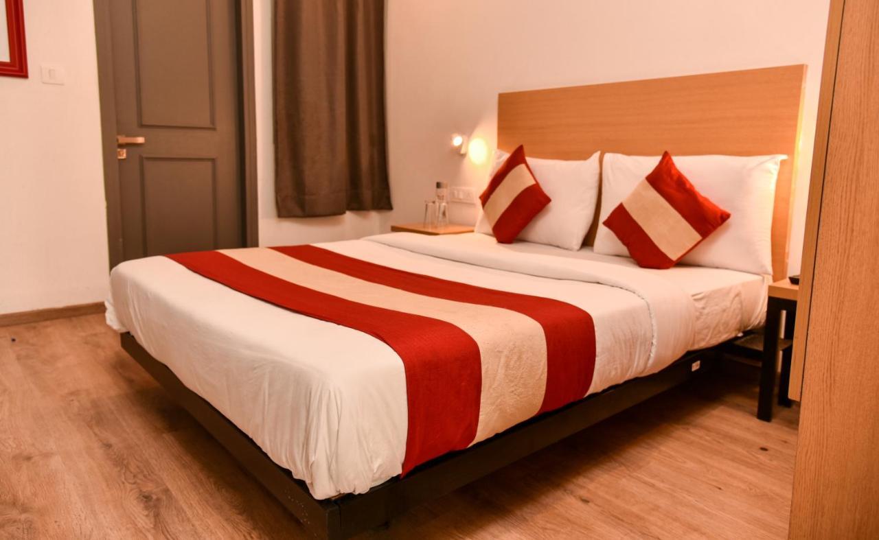 Hotel White Saffron New Delhi Exterior photo