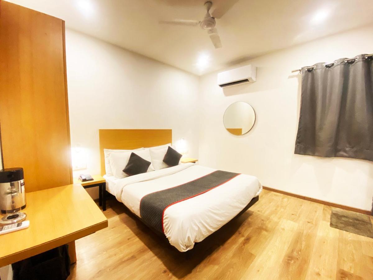 Hotel White Saffron New Delhi Exterior photo