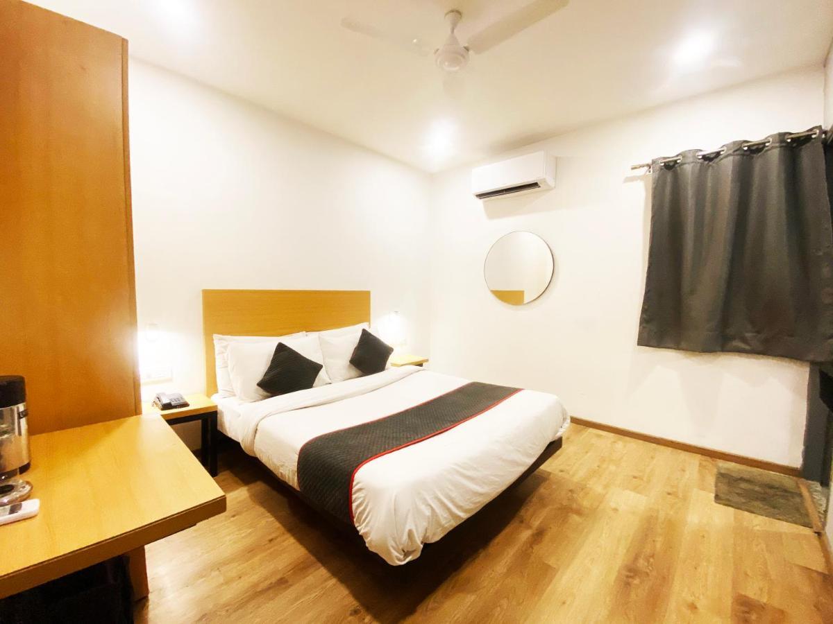 Hotel White Saffron New Delhi Exterior photo