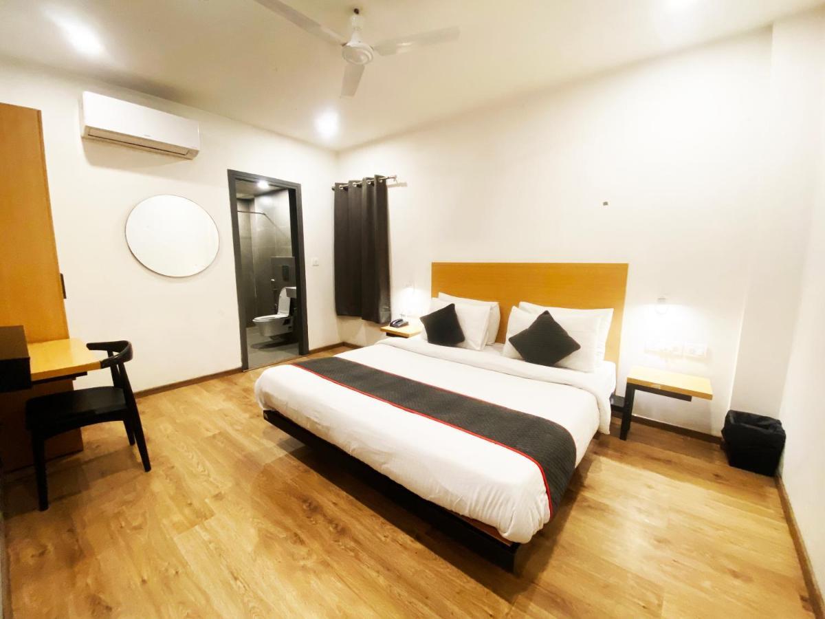 Hotel White Saffron New Delhi Exterior photo