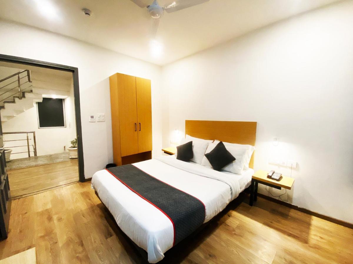 Hotel White Saffron New Delhi Exterior photo