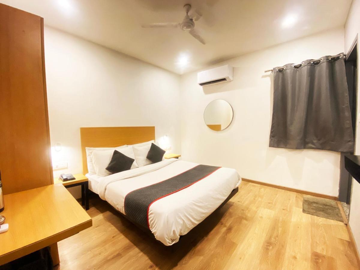 Hotel White Saffron New Delhi Exterior photo