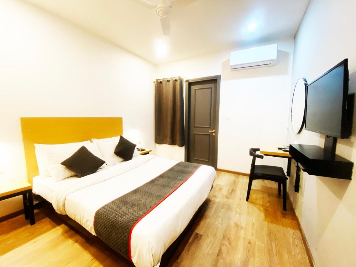 Hotel White Saffron New Delhi Exterior photo