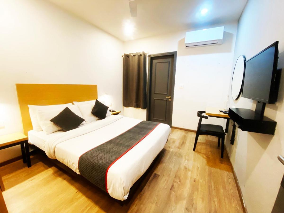 Hotel White Saffron New Delhi Exterior photo